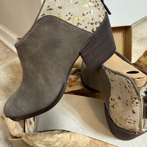 Lucky Brand Gray Ankle Booties